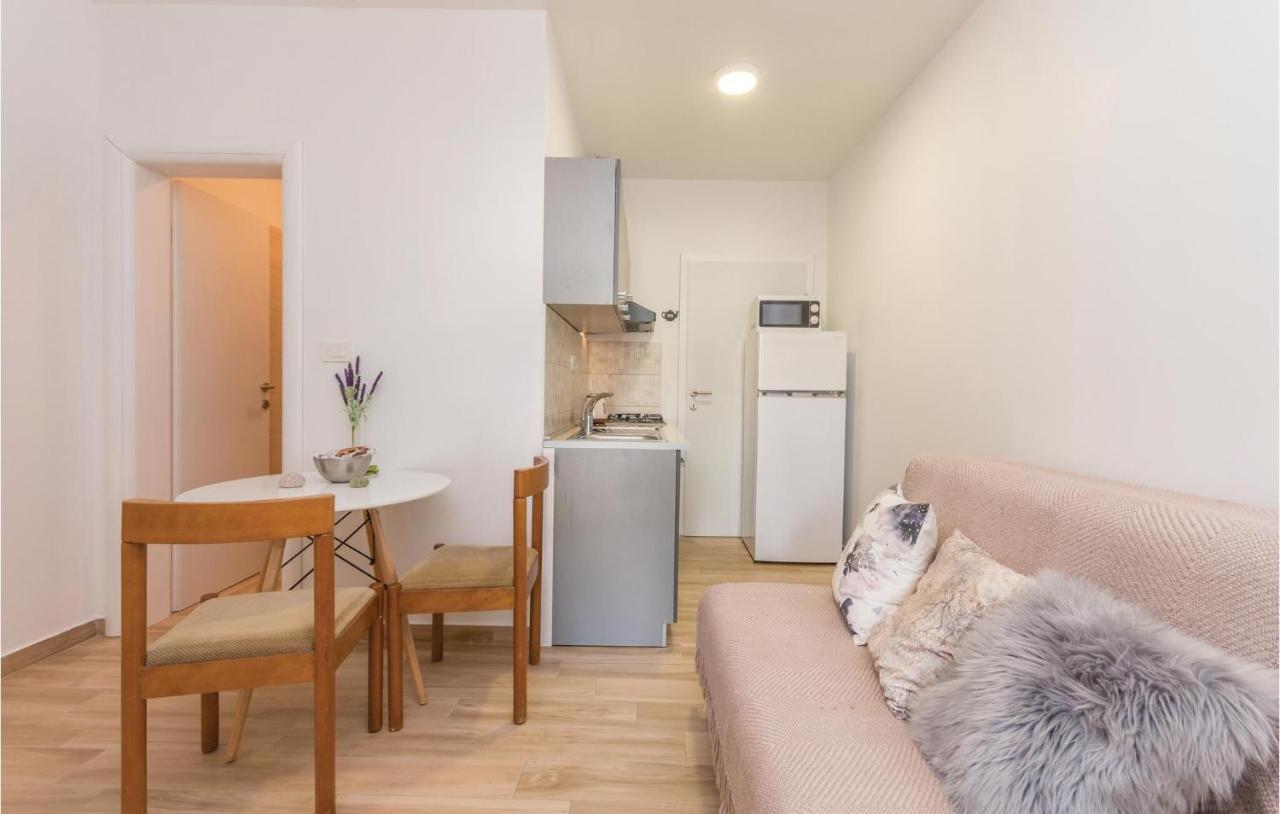 Apartman In Turanj, 20m From The *