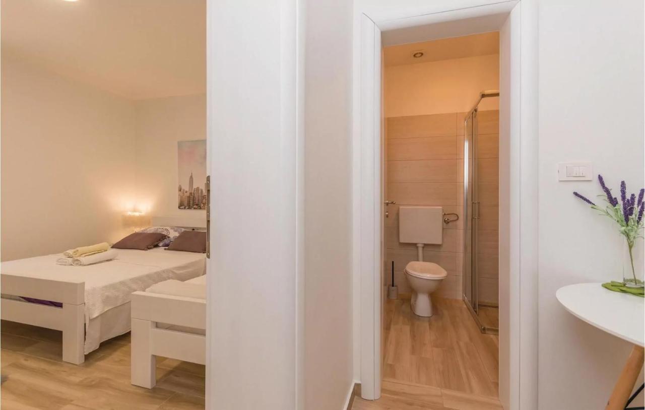 Apartman In Turanj, 20m From The